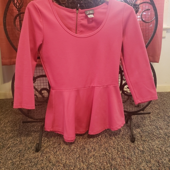Body hugging pink zip back peplum top - Picture 3 of 8